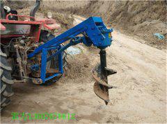 植树挖坑机采用拖拉机动力