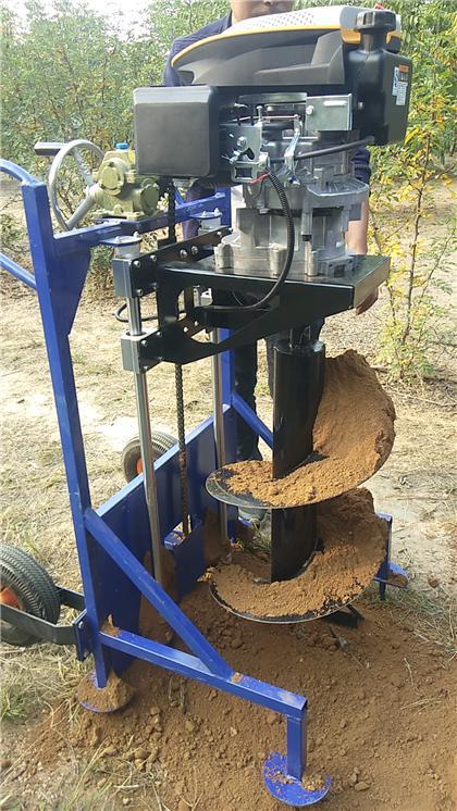 小型挖坑机占据植树主导地位